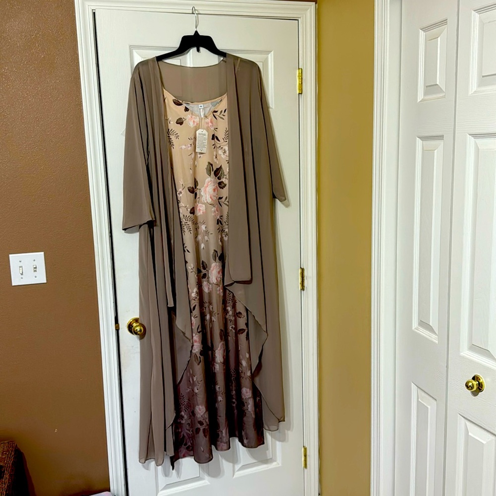 Brand new with tags size XXL2 piece, formal maxi spaghetti strap dress